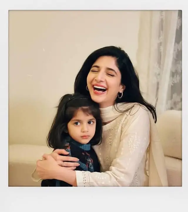 پاکستانی ستارے نئے اے آئی رجحان پر ہاپ کرتے ہیں