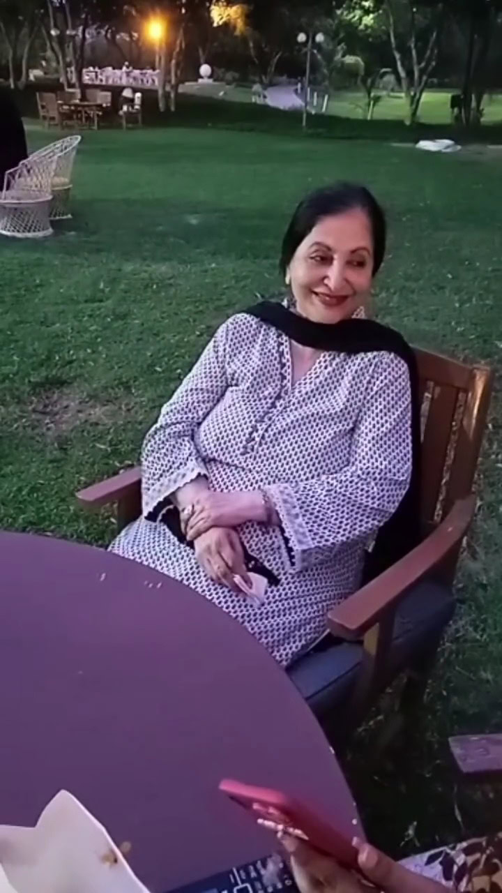 نازیہ حسن اور زوہیب حسن کی والدہ کا انتقال ہوگیا