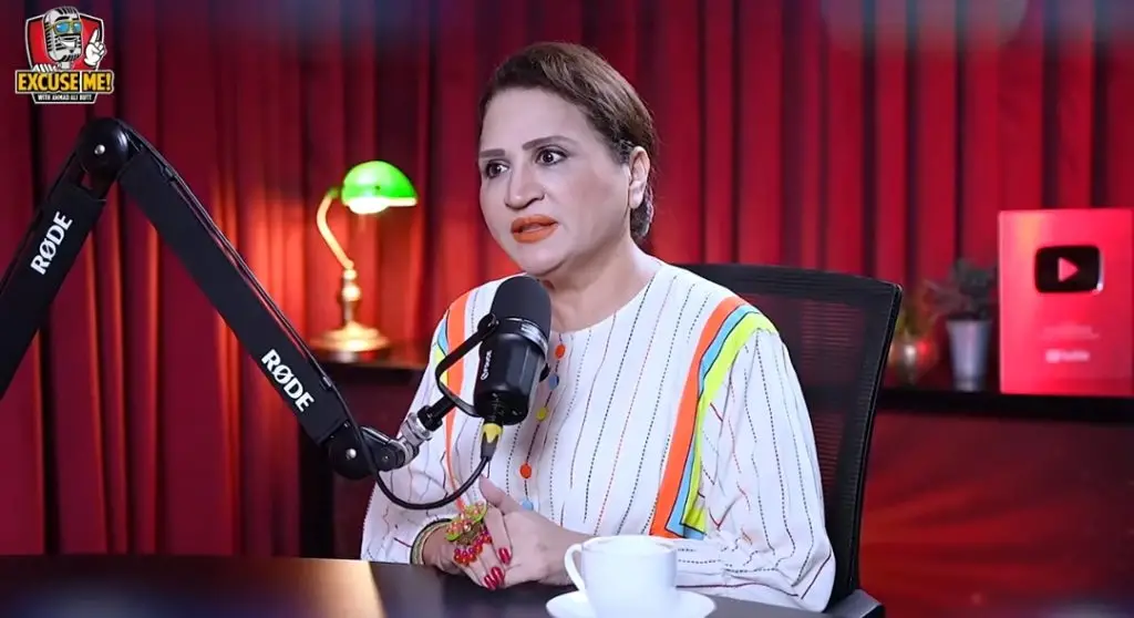 عاصمہ عباس کینسر کی تشخیص اور جدوجہد کے بارے میں کھلتی ہے