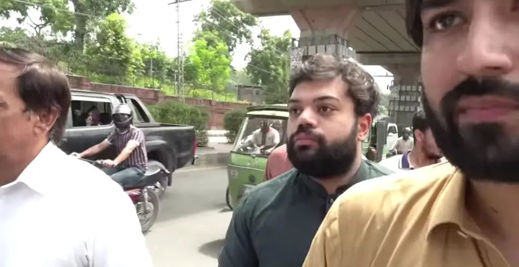 نیٹیزین کے مابین ہتھکڑیوں کے ساتھ ڈکی بھائی نئے ویڈیوز