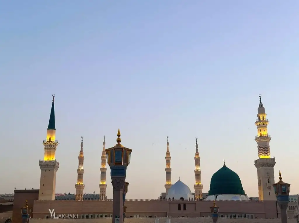 عید میلاد ان نبی 2025 پر مدینہ میں پاکستانی مشہور شخصیات