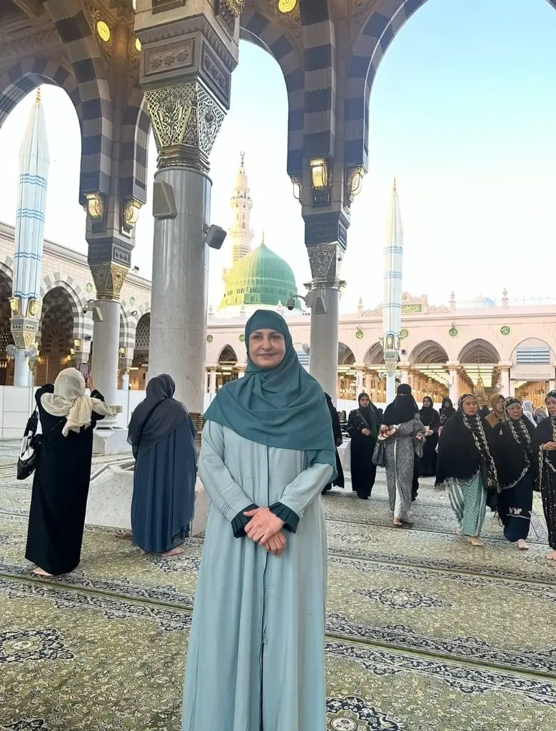 عید میلاد ان نبی 2025 پر مدینہ میں پاکستانی مشہور شخصیات