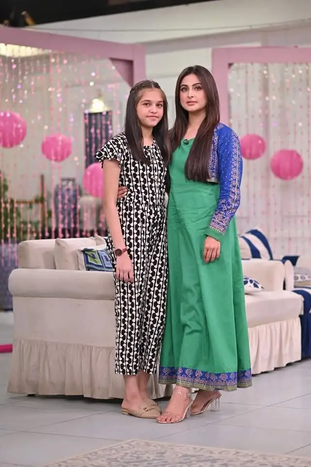 اروبا مرزا کو اپنی اصل عمر کو چھپانے کے لئے ردعمل کا سامنا کرنا پڑتا ہے
