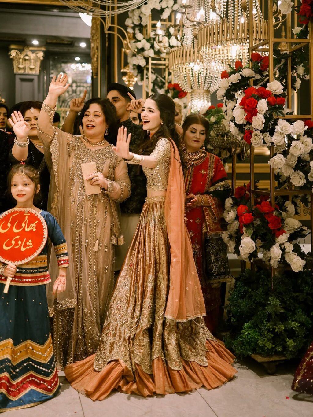 میرب علی ایچ ڈی بھائی کے بارات سے کلکس کرتے ہیں
