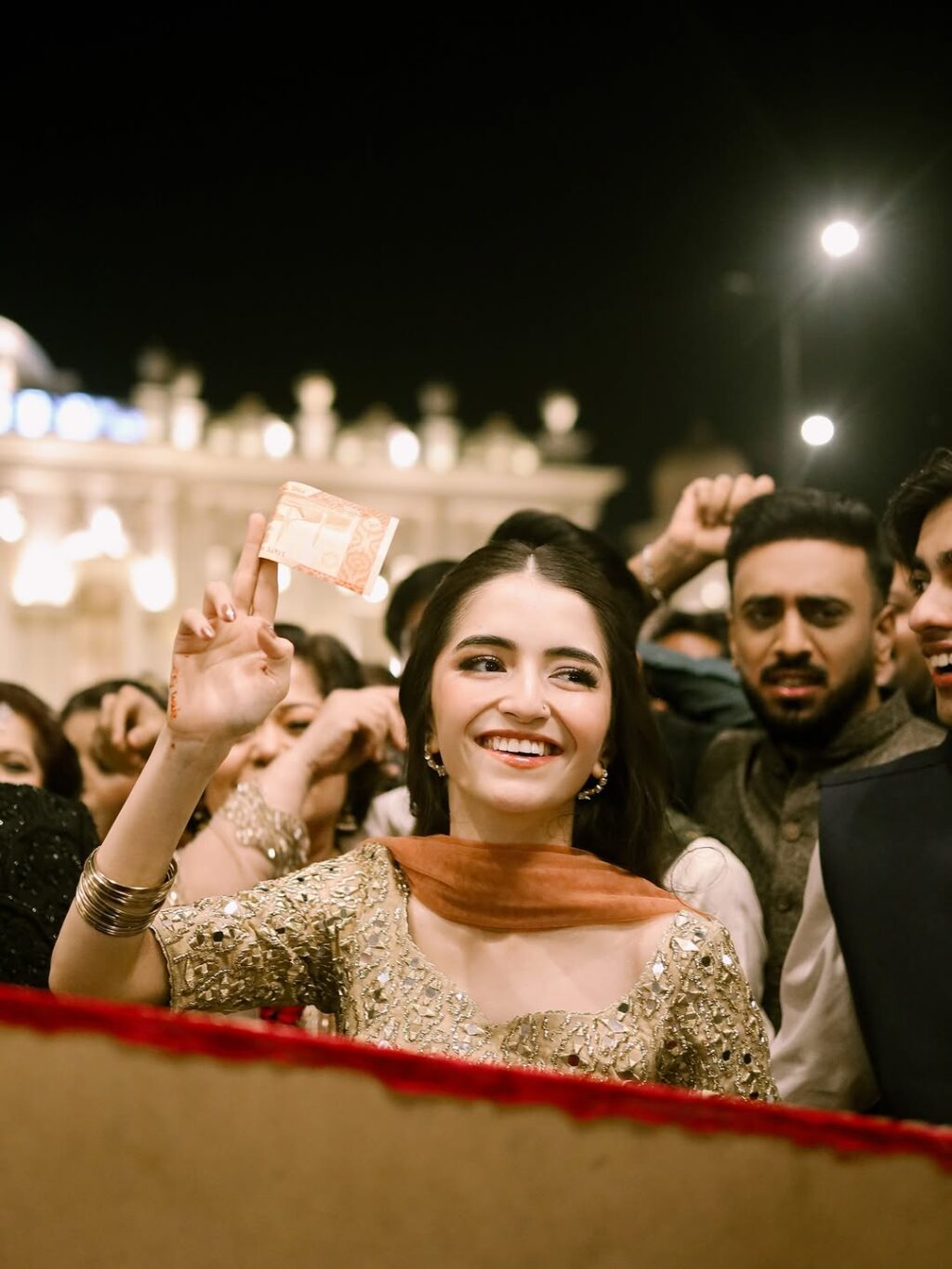 میرب علی ایچ ڈی بھائی کے بارات سے کلکس کرتے ہیں