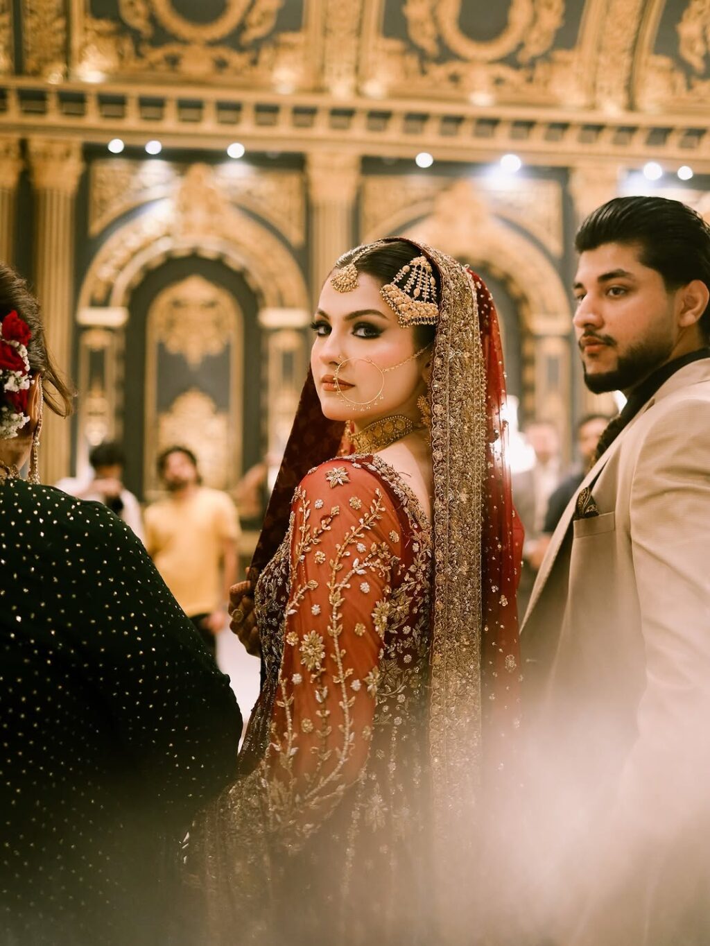 میرب علی ایچ ڈی بھائی کے بارات سے کلکس کرتے ہیں