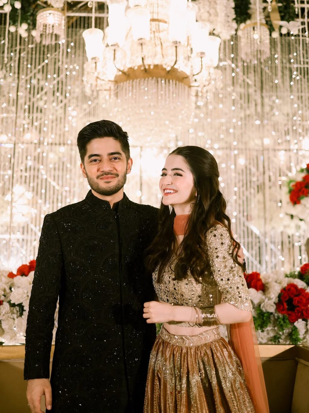 میرب علی ایچ ڈی بھائی کے بارات سے کلکس کرتے ہیں