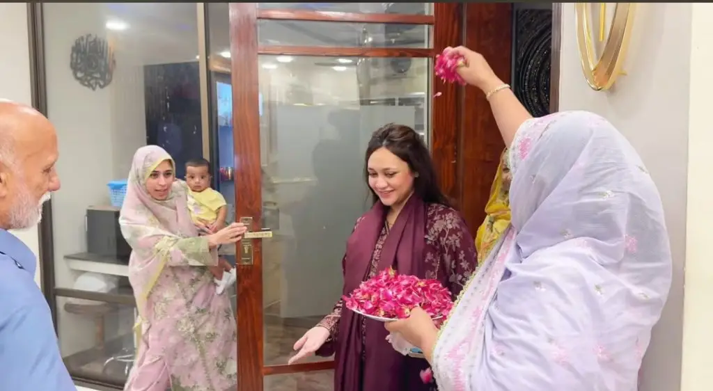 ایمن راجاب بٹ ولوگس پر واپس آئے - اچھی خبروں کا اشتراک
