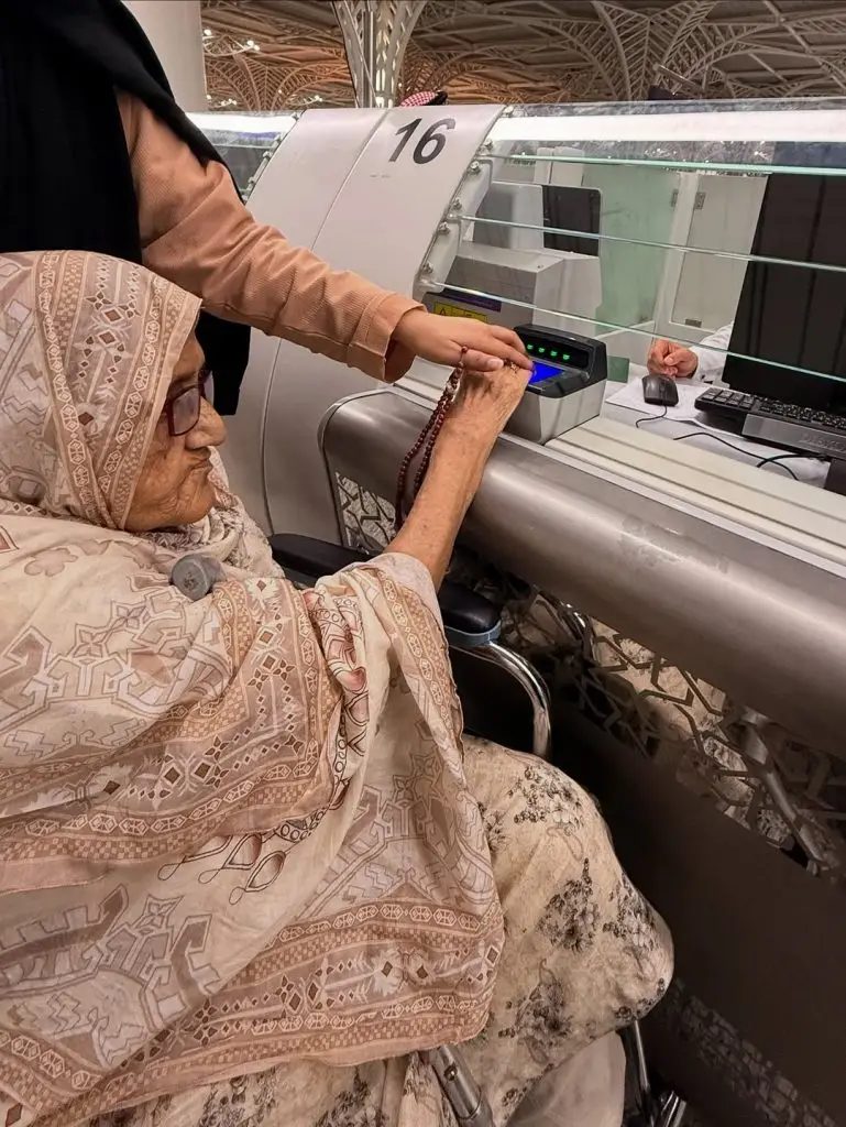 سہار خان نے عمرہ سفر سے دل دہلا دینے والے لمحات شیئر کیے