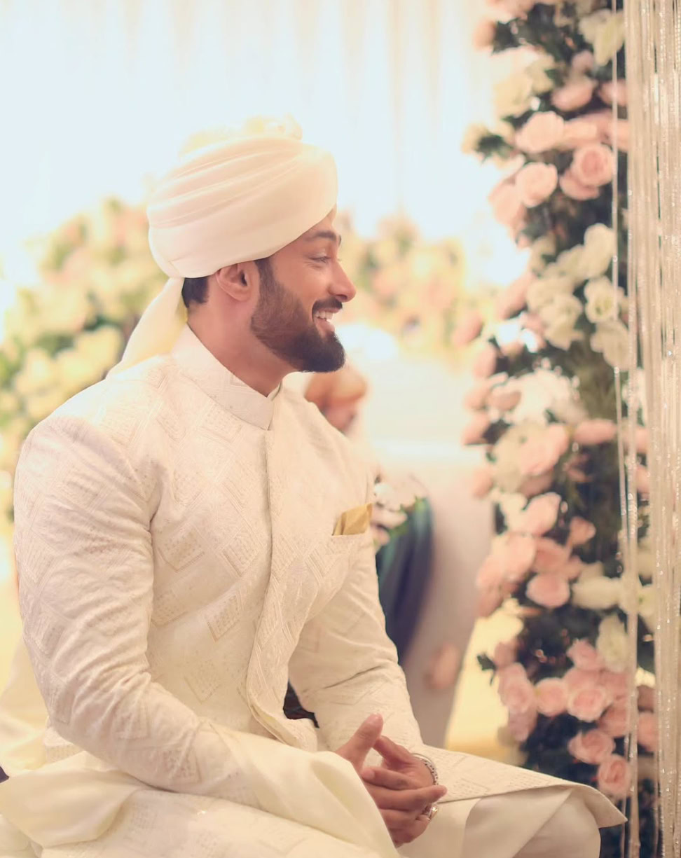 عمیر جسوال کی بیوی کا چہرہ انکشاف کرتا ہے
