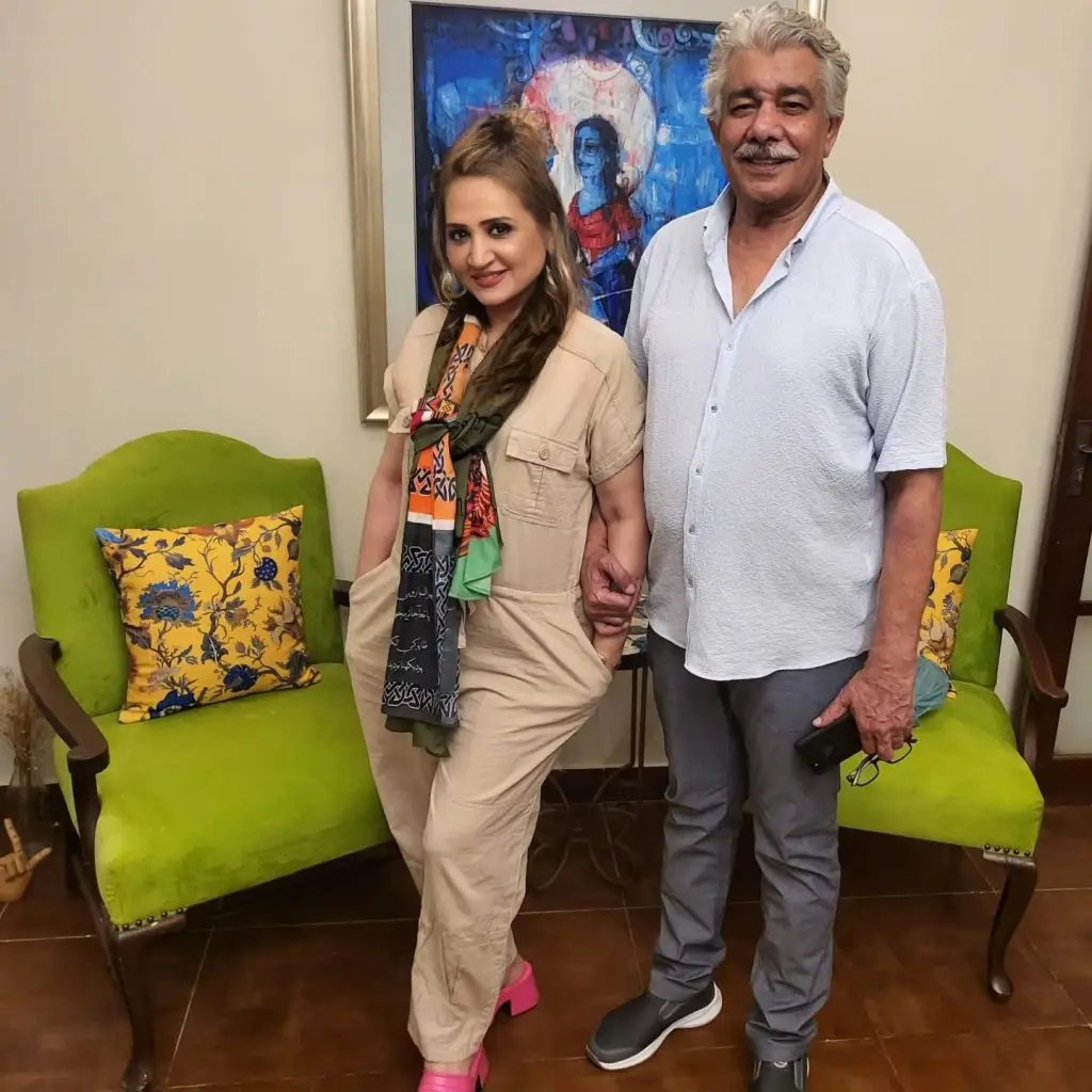 عاصمہ عباس بوڑھے لوگوں کی محبت کی کہانیوں کے لئے بول رہی ہیں