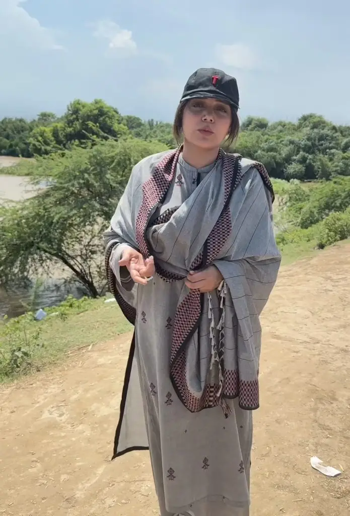 حدیثی کیانی نے سیلاب سے متاثرہ افراد کے لئے اپنے خیراتی کاموں کے لئے تعریف کی