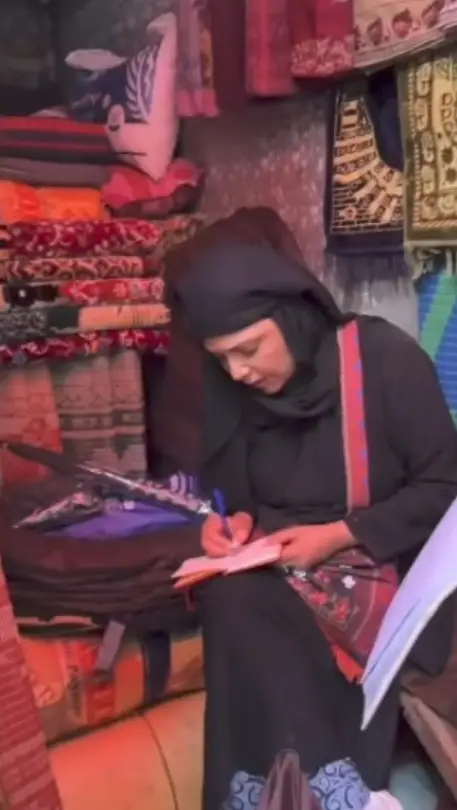 حدیثی کیانی نے سیلاب سے متاثرہ افراد کے لئے اپنے خیراتی کاموں کے لئے تعریف کی