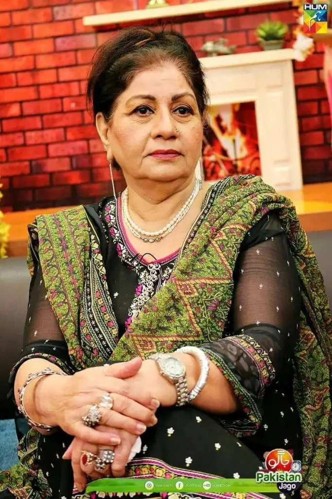 زیادہ وزن والی لڑکیوں کے بارے میں مسز خان کے غیر سنجیدہ تبصرے کو ردعمل مل جاتا ہے
