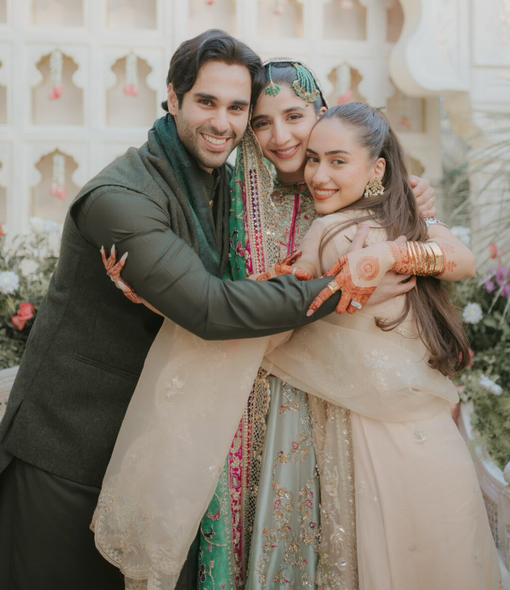 مائرا ہاکین اپنی سالگرہ سسرال کے ساتھ مناتی ہے