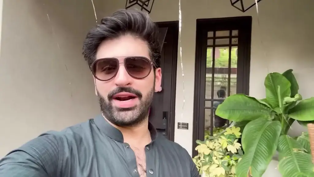 انٹرنیٹ نے تیسری بیٹی کی پیدائش پر منیب بٹ کی خوشی کی تعریف کی