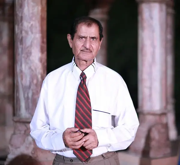 ناصر ادیب دیر سے ماں کو یاد کرتے ہوئے آنسوؤں میں ٹوٹ گیا