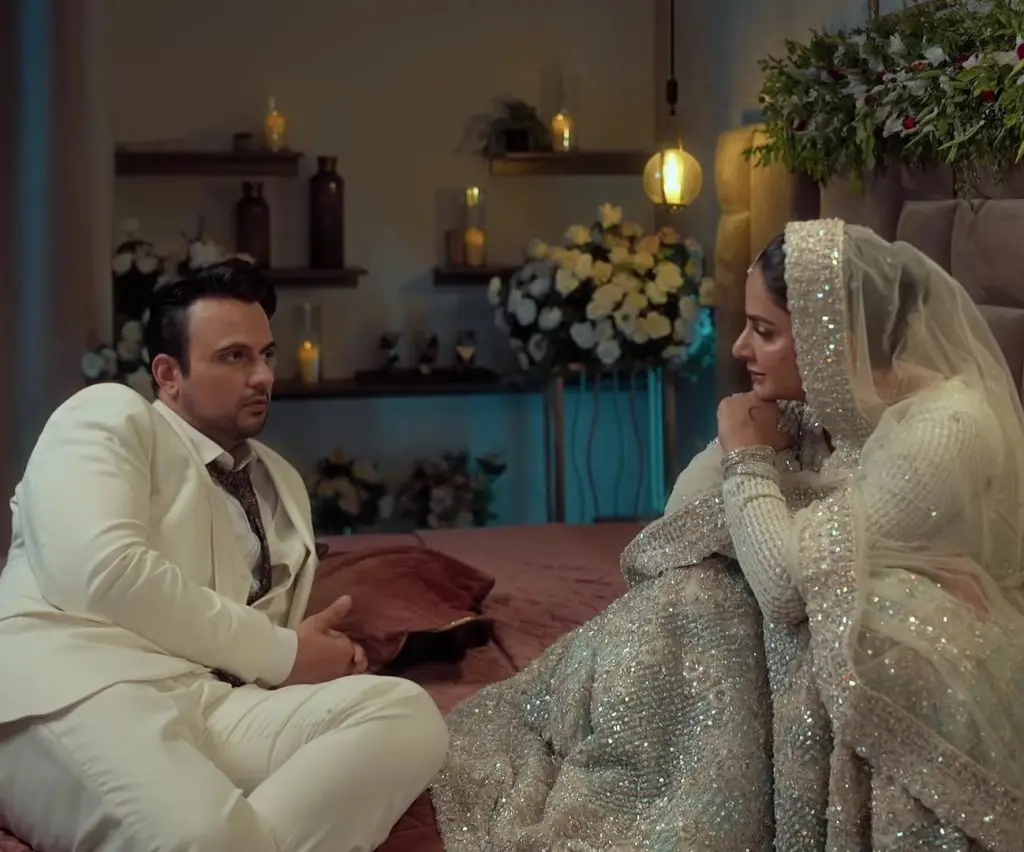 کارڈوں پر سبا قمر شادی