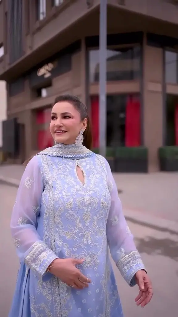 صبا فیصل کے دیووا وبس کو مخلوط رد عمل ملتے ہیں