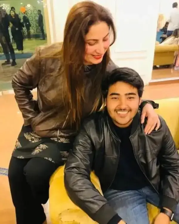 سیما نور کے سوتیلی کو اسے ماں کی حیثیت سے قبول کرنے پر
