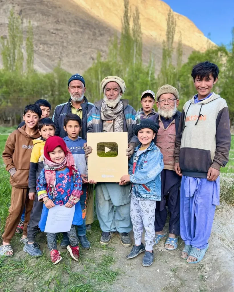 شیرازی ولوگس نے بڑے پیمانے پر تعریف اور احترام حاصل کیا