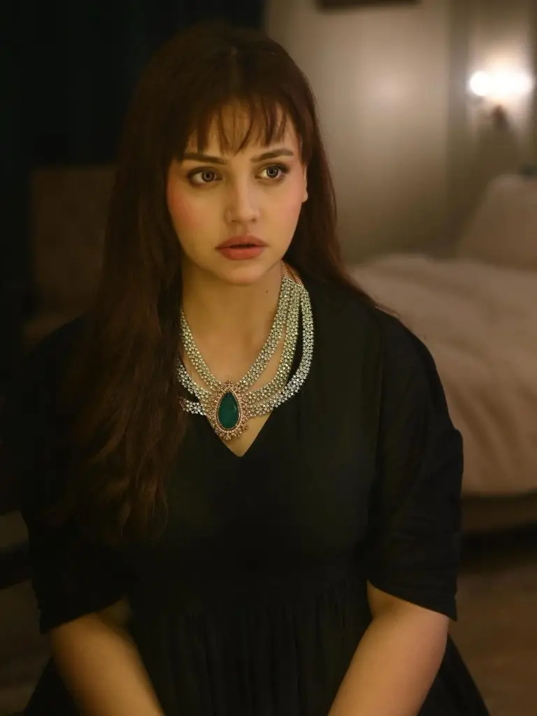 زارا نور عباس نیا بال کٹوانے شائقین کو متاثر کرنے میں ناکام ہے