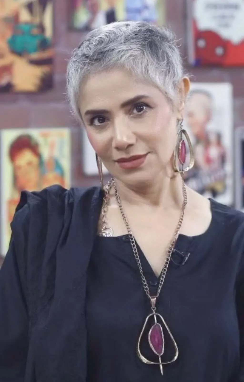 انجلین ملک نے اپنے کینسر کی علامات شیئر کیں