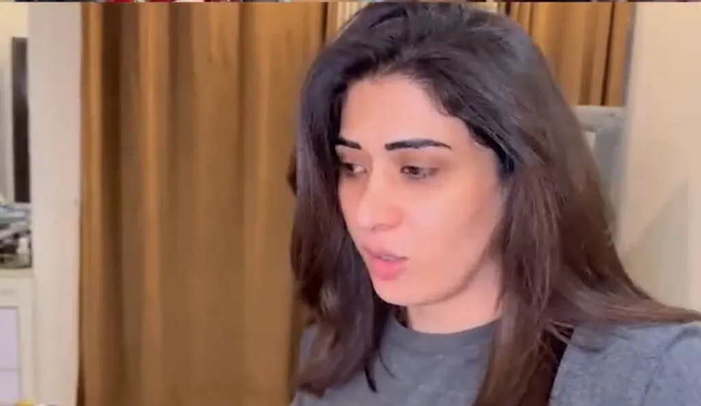 ارووسا خان نے قرات العین اکرار کی سالگرہ منائی