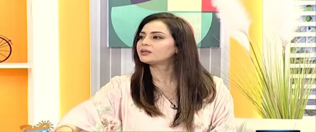 شادی اور اعتماد کرنے والے مردوں کے بعد پہلی محبت پر فرح سادیا آٹو ڈرافٹ