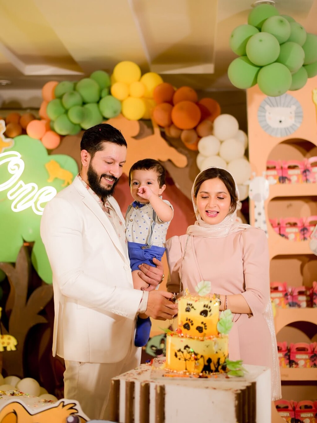 صبا فیصل نے پوتے ہوزفا اور نیل کی سالگرہ منائی