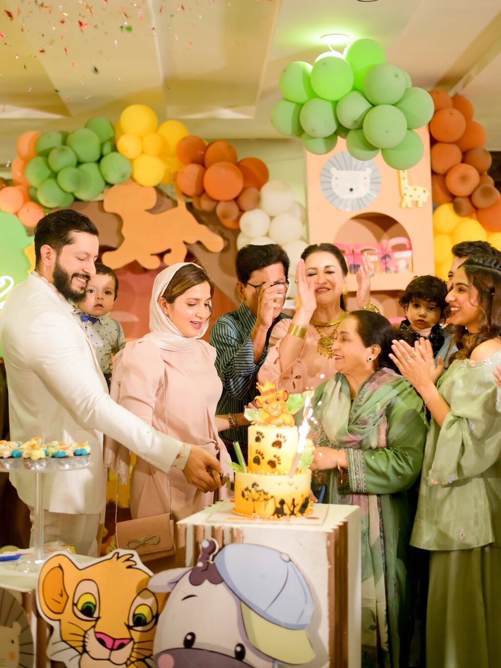 صبا فیصل نے پوتے ہوزفا اور نیل کی سالگرہ منائی