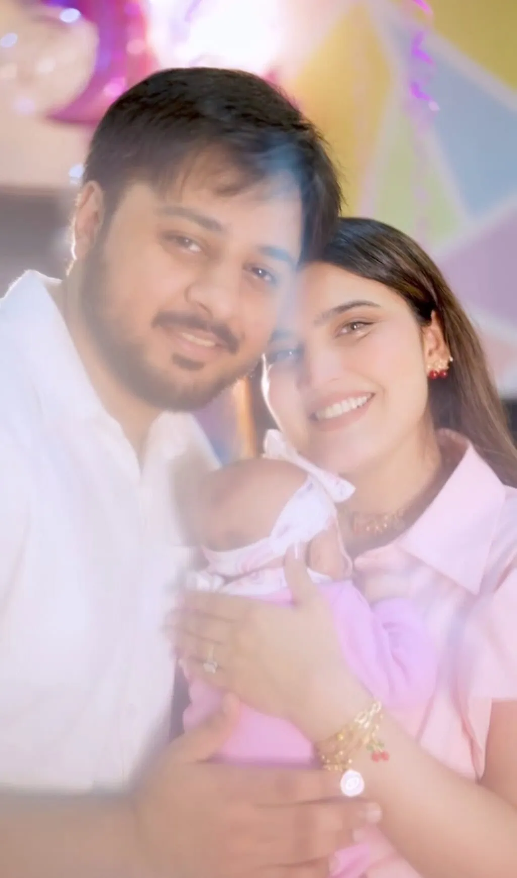 اقرا کانوال نے اپنی بیٹی کا پہلا مہینہ منایا