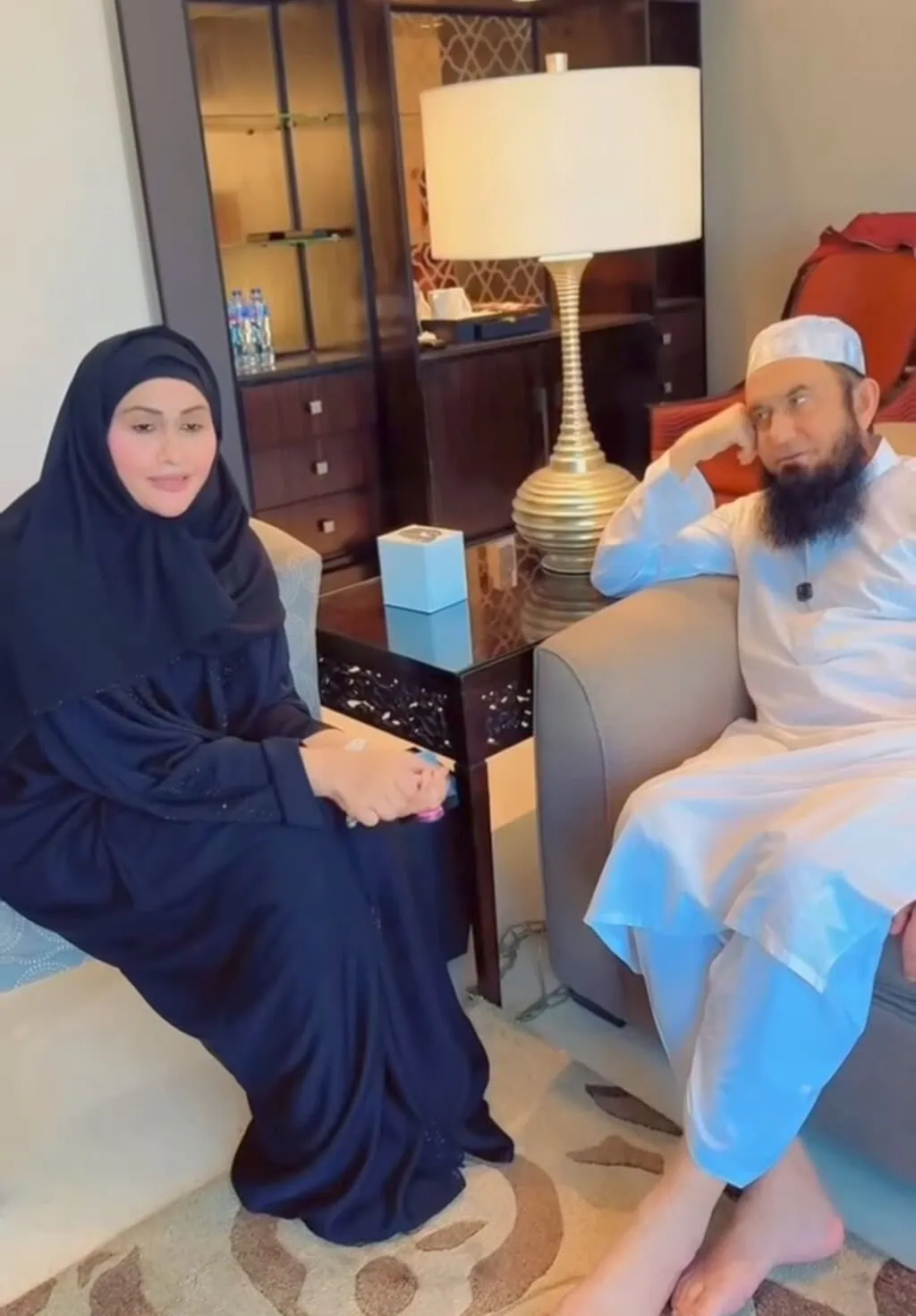 مولانا طارق جمیل کی حالیہ ویڈیو کے ساتھ نرگس کا سامنا ہے