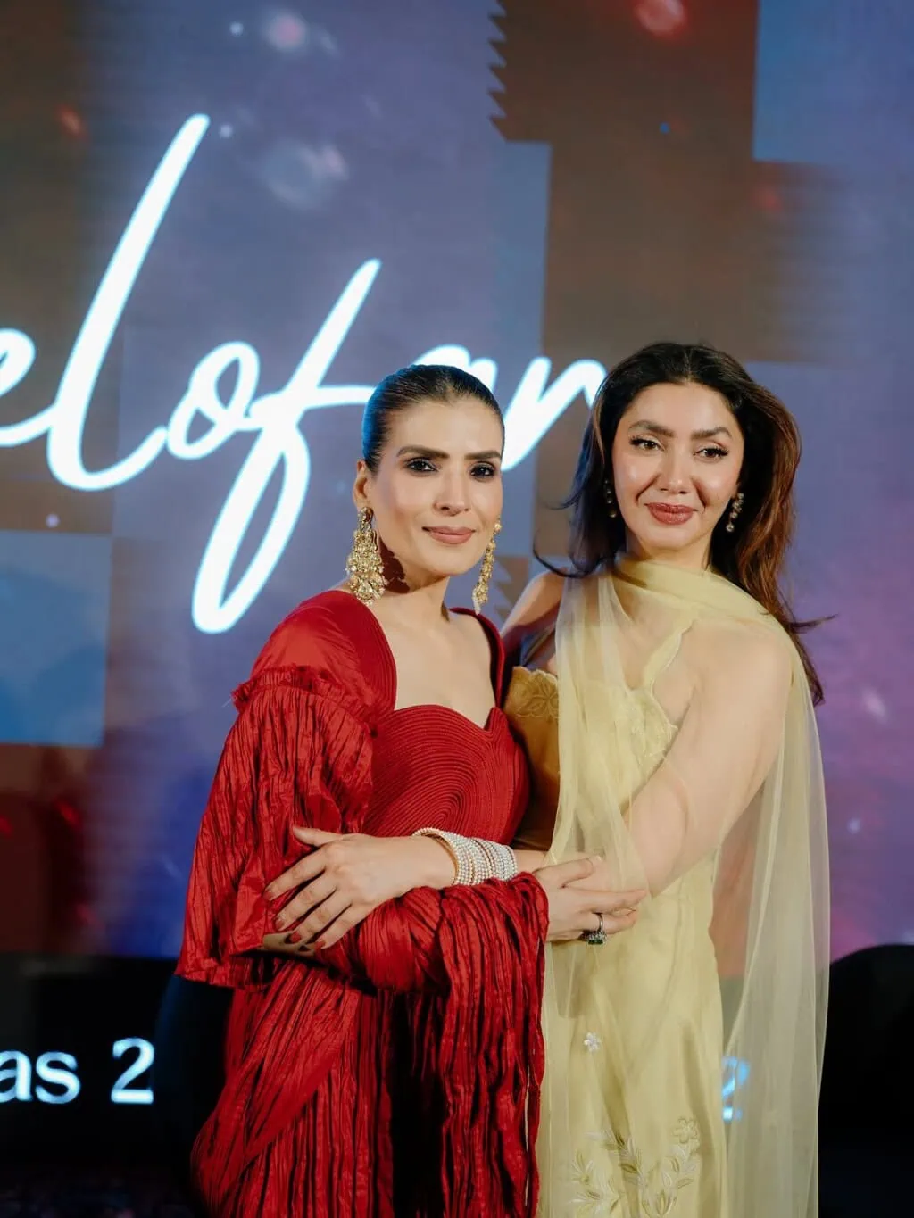 نیلوفر کے پروموشنل ایونٹ کی تصاویر جس کی میزبانی فواد اور مہیرا نے کی ہے نیلوفر کے پروموشنل ایونٹ کی تصاویر جس کی میزبانی فواد اور مہیرا نے کی ہے