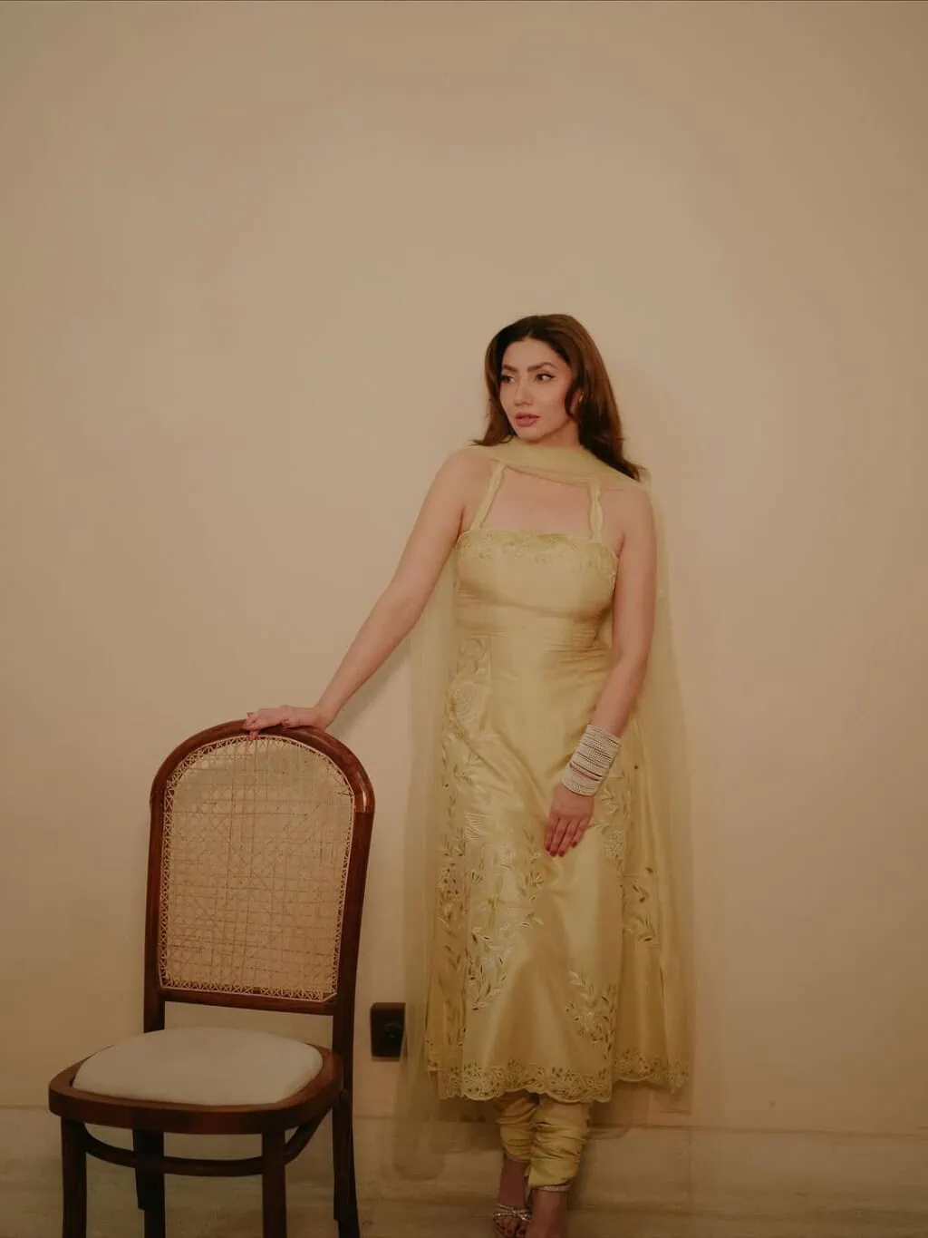 نیلوفر کے پروموشنل ایونٹ کی تصاویر جس کی میزبانی فواد اور مہیرا نے کی ہے نیلوفر کے پروموشنل ایونٹ کی تصاویر جس کی میزبانی فواد اور مہیرا نے کی ہے
