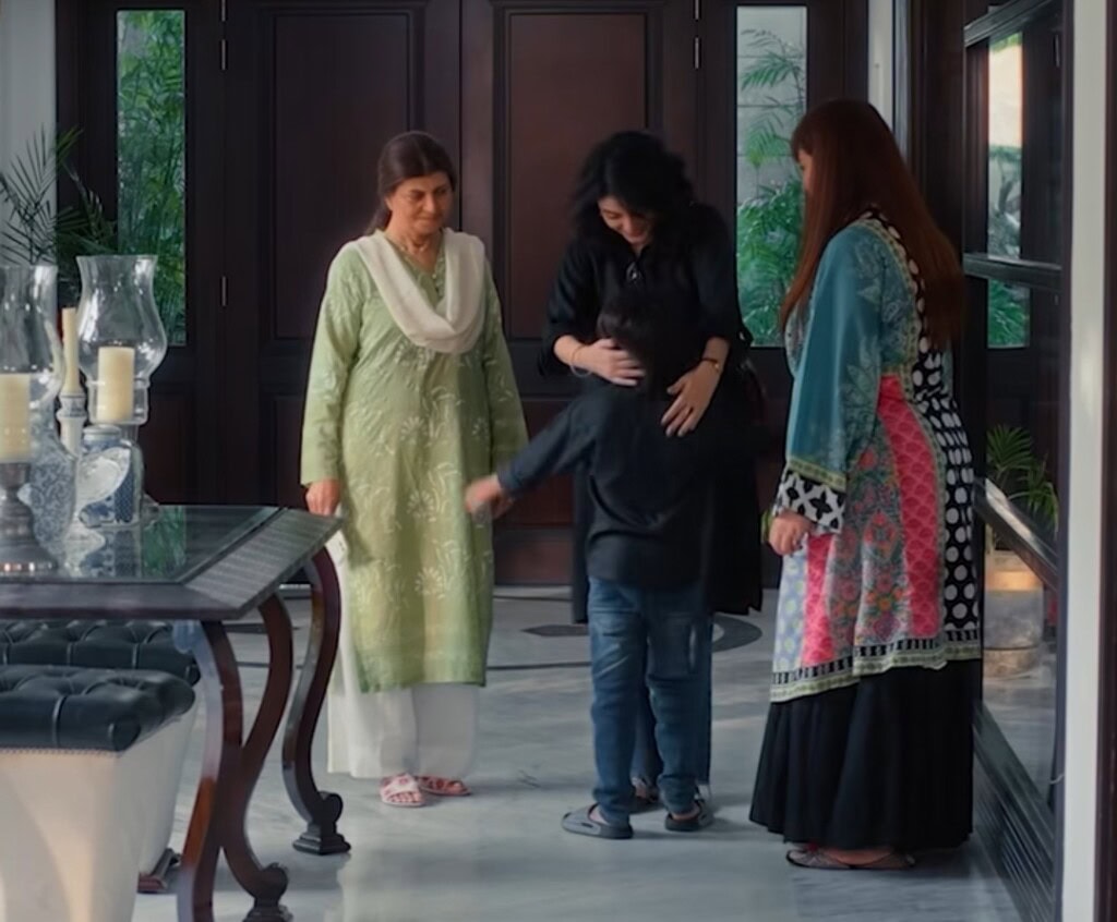 تازہ ترین ڈرامہ اسپرکس مباحثے میں زارا نور عباس کی بیمار فٹ اور بری طرح سے تیار کردہ تنظیموں