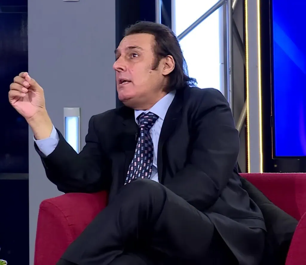 اجاب گل اسکینڈلز اور محبت کے بارے میں کھلتا ہے