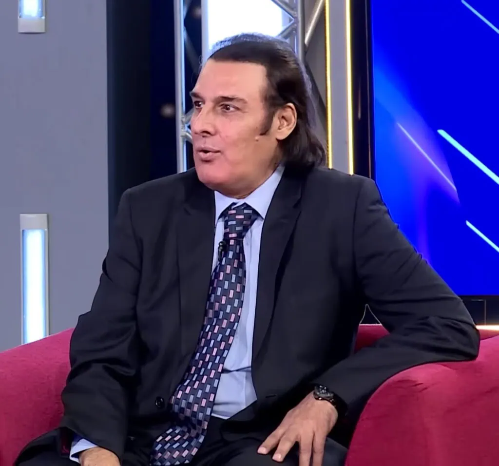 اجاب گل اسکینڈلز اور محبت کے بارے میں کھلتا ہے