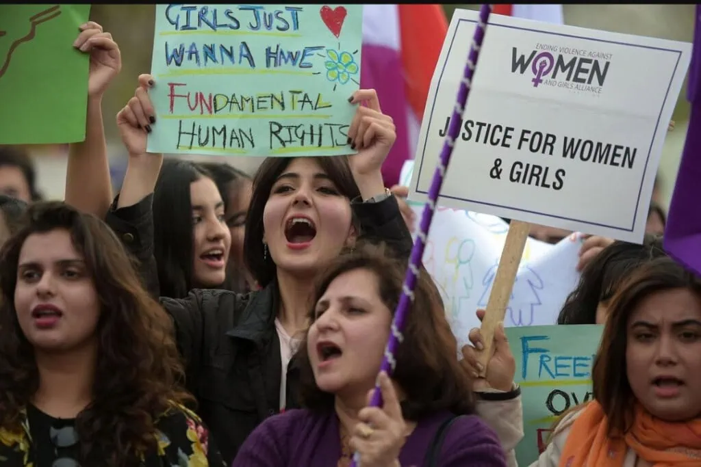 خلیل ار رحمان قمر نے مرکزی مانٹو ناہی ہن پلاٹ اور باشندوں کو نسائی ماہرین کا دفاع کیا خلیل ار رحمان قمر نے مرکزی مانٹو ناہی ہن پلاٹ اور باشندوں کو نسائی ماہرین کا دفاع کیا