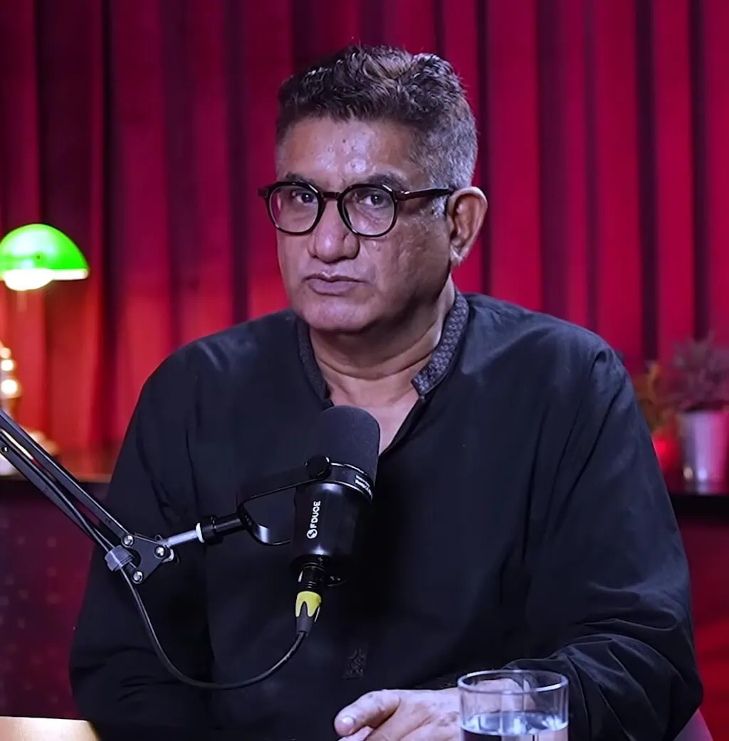 کھاور ریاض نے ایوارڈ شوز میں پاکستانی اداکاراؤں کو فون کیا کھاور ریاض نے ایوارڈ شوز میں پاکستانی اداکاراؤں کو فون کیا