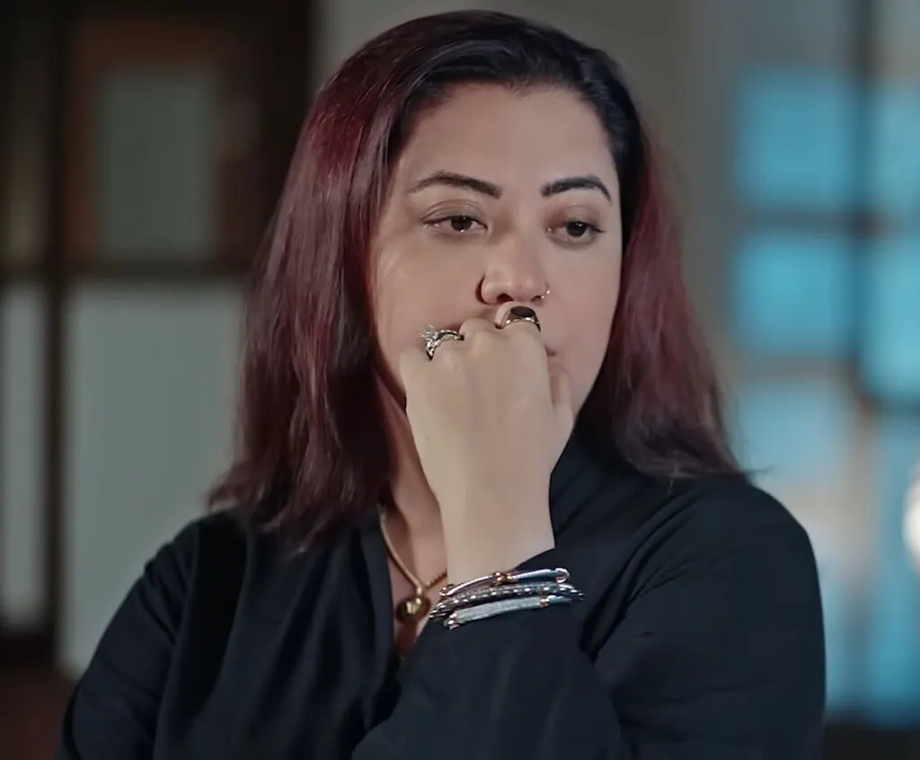 میری باہوین - قانون کی حمل اور کرینج مواد میں والدہ بحث و مباحثے میں مبتلا ہیں میری باہوین - قانون کی حمل اور کرینج مواد میں والدہ بحث و مباحثے میں مبتلا ہیں