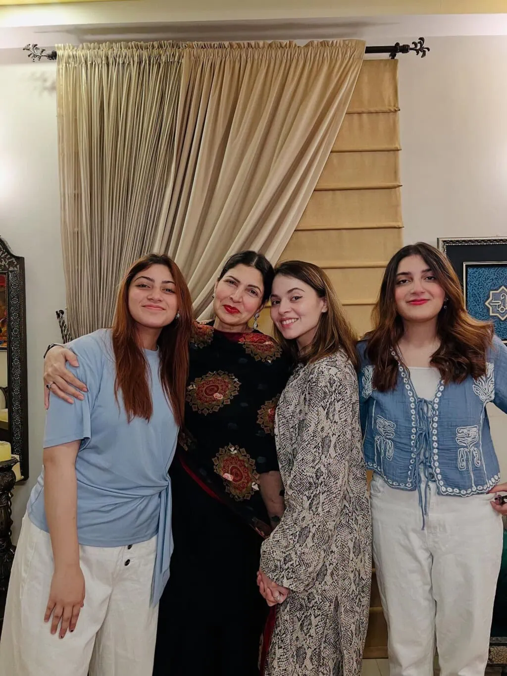 شگوفٹا ایجاز کی اپنے کنبے کے ساتھ خوبصورت تصاویر