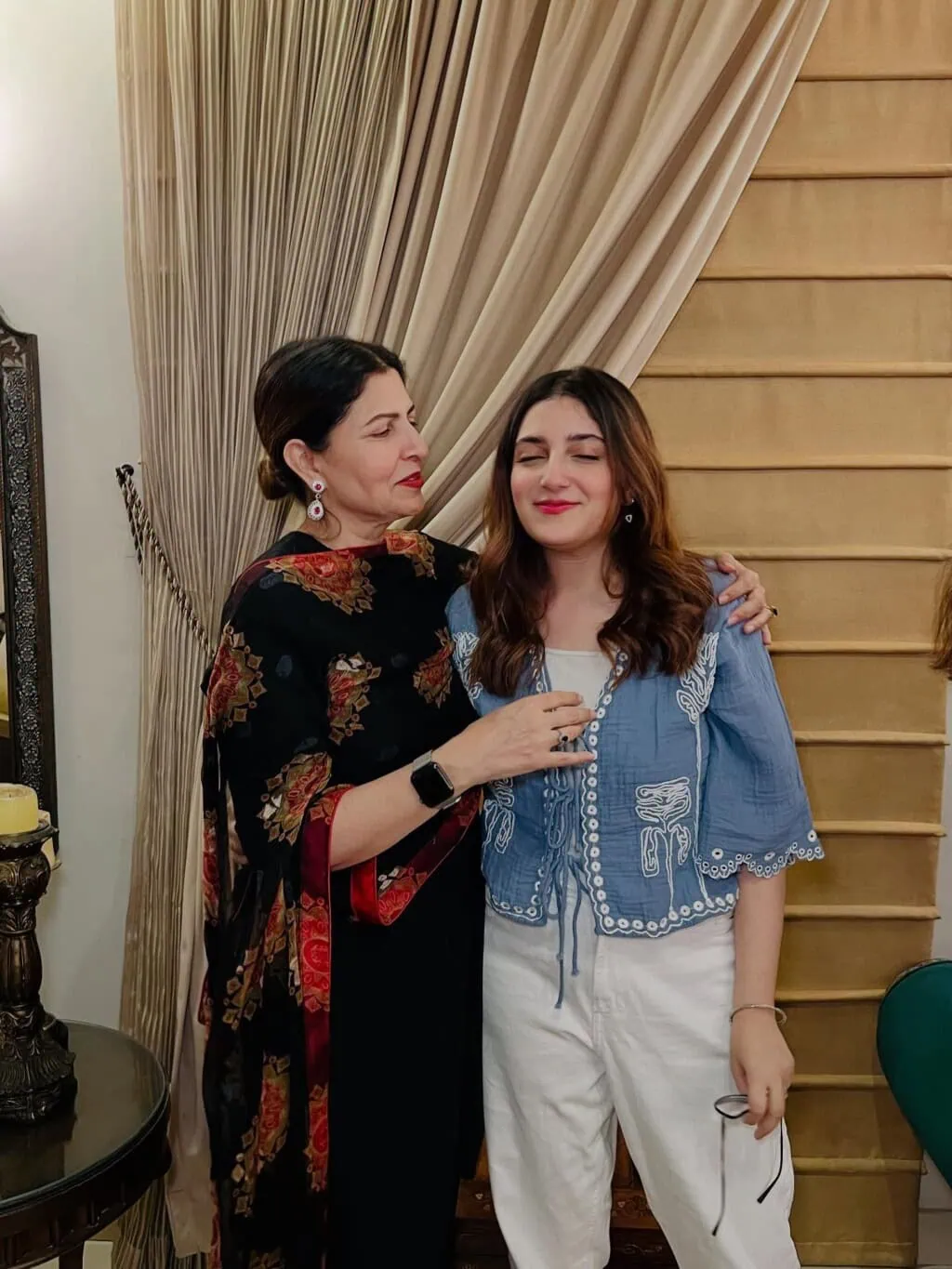 شگوفٹا ایجاز کی اپنے کنبے کے ساتھ خوبصورت تصاویر