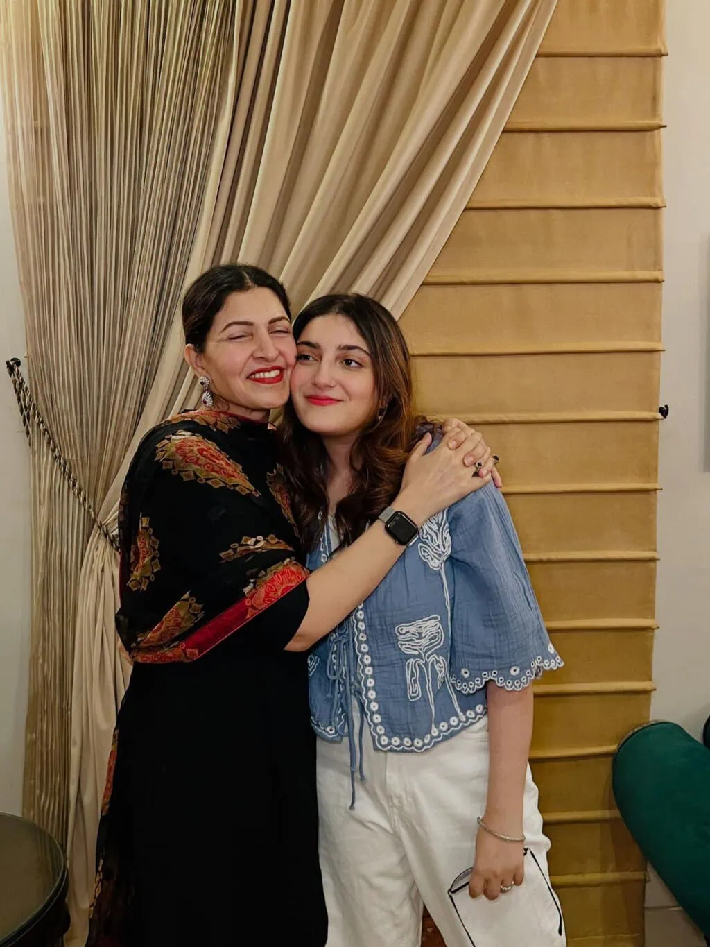 شگوفٹا ایجاز کی اپنے کنبے کے ساتھ خوبصورت تصاویر