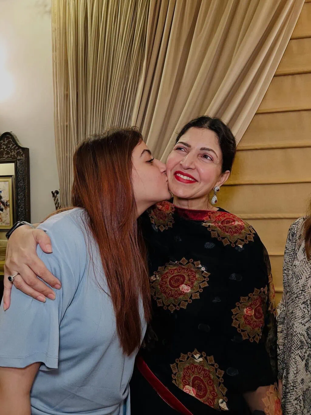 شگوفٹا ایجاز کی اپنے کنبے کے ساتھ خوبصورت تصاویر