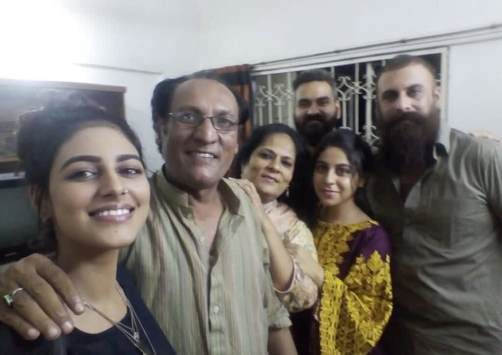 اداکار اوزیر عباسی ، شمون عباسی کے چاچو کا انتقال ہوگیا اداکار اوزیر عباسی ، شمون عباسی کے چاچو کا انتقال ہوگیا