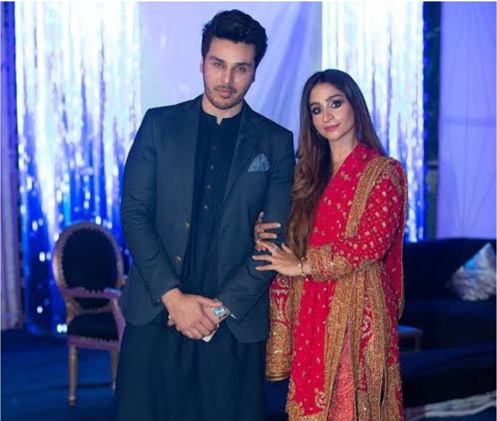 بیوی کو تیار کرنے اور تعلقات میں حفظان صحت کو برقرار رکھنے کے بارے میں احسن خان