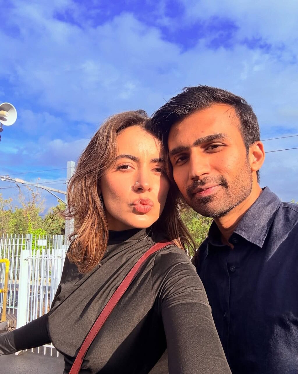 انیا حمزہ علی کی بناوٹ والی جلد سوالات اٹھاتی ہے