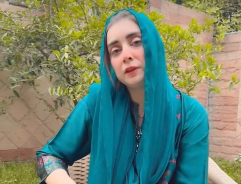 ڈاکٹر نبیہا علی خان نے انکشاف کیا کہ اس نے اپنے سر کو ڈھانپنا کیوں چھوڑ دیا