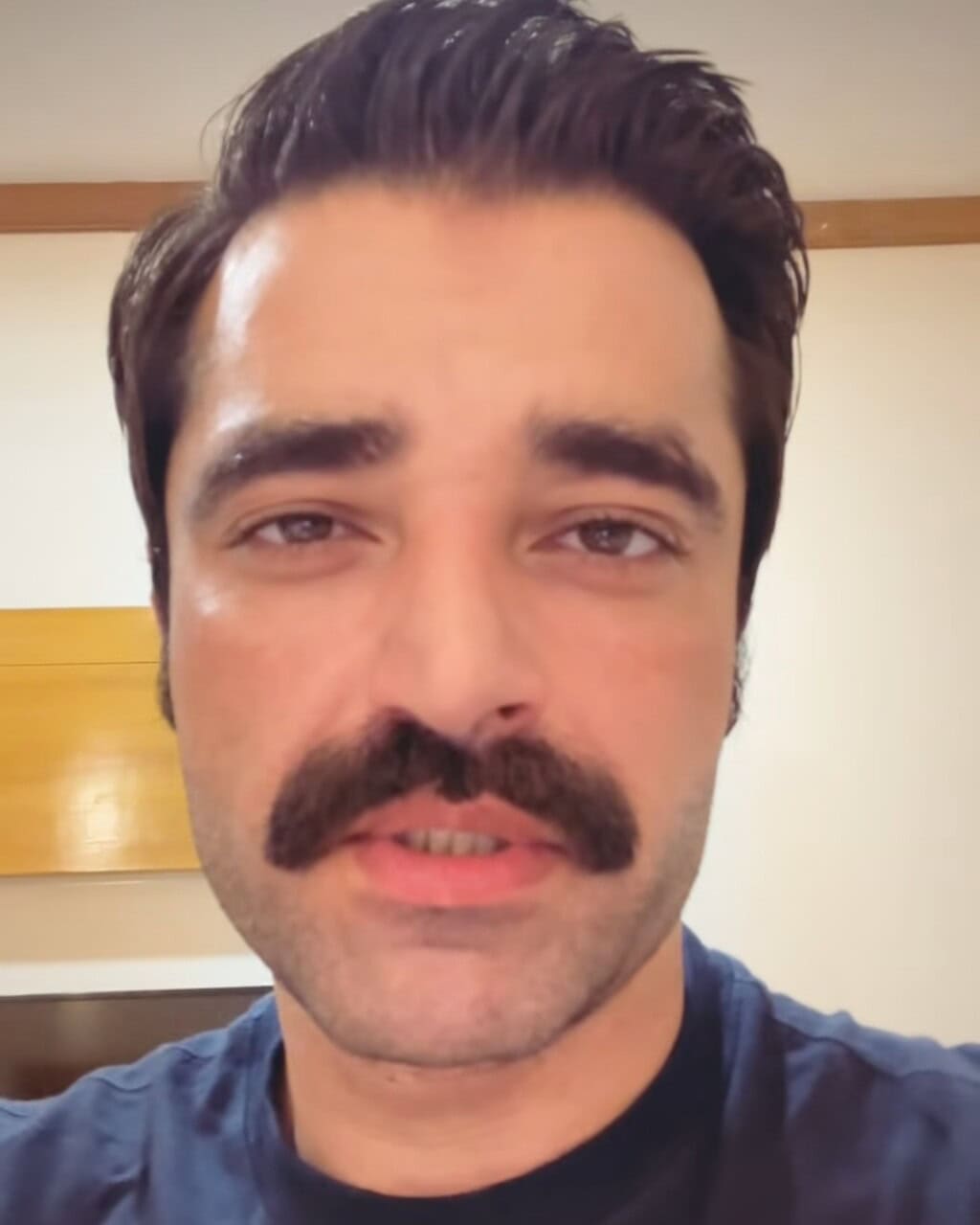 حمزہ علی عباسی نے تالہ انجم اور ہندوستان کی حمایت کرنے کے بعد ایک غدار قرار دیا 